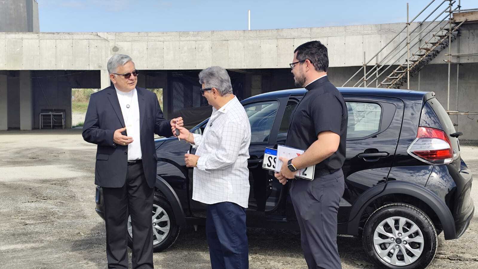 Carro 0 km é entregue ao ganhador da Ação Entre Amigos